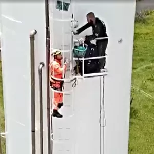 Trabalhadores passam mal a 5 metros de altura em caixa d’água de condomínio
