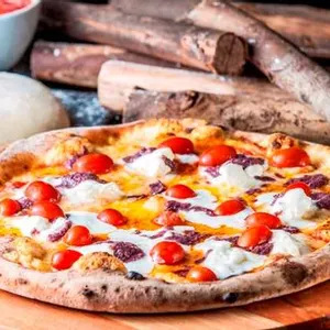 Empratamos: Dona Firmina tende ao clássico e surpreende com  pizzas no menu renovado