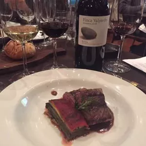 Embaixada da Espanha no Brasil destaca seus vinhos de personalidade em jantar em SP