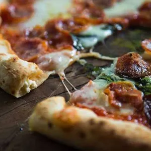Grazie Napoli reforça a veracidade da pizza napolitana e une pizzarias com o selo da associação italiana
