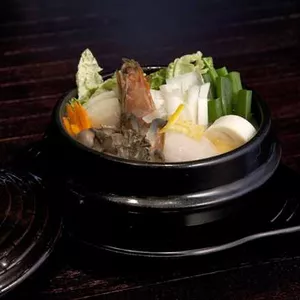 O Chef Shin Koike uni Japão e Brasil em menu especial com peixes amazônicos no Sakagura A1