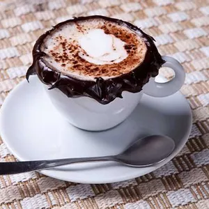 Os perfumados expressos e os drinks quentes de café do Via Café