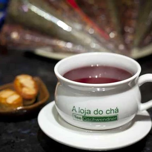 A Loja do Chá da expert Carla Saueressig oferece 240 tipos de ervas da bebida e menu gastronômico com chá na composição