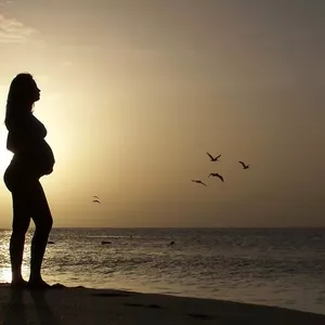Biquíni ou maiô: qual a melhor opção para as grávidas?