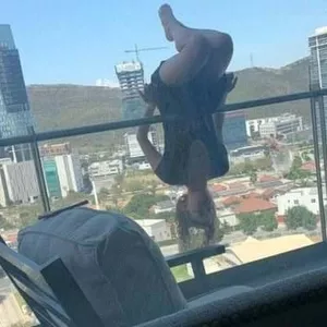 Jovem cai de 25 metros ao fazer ioga na varanda