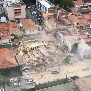 Sobe para seis o número de mortos em desabamento de prédio em Fortaleza