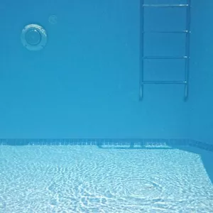 Homem morre afogado em piscina de condomínio