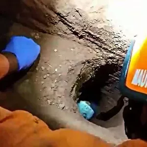 Criança cai em buraco de 2,5 metros de profundidade dentro de condomínio