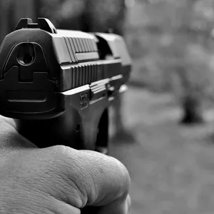 Jovem é morto a tiros em condomínio em Minas Gerais