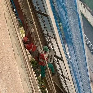 Operários caem de andaime em prédio em Belo Horizonte 