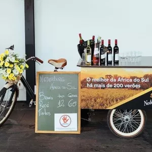 Os vinhos da África do sul chegam de bike na Benedito Calixto
