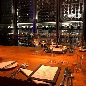 Novidade: O restaurante All Seasons inaugura sua adega de vinhos