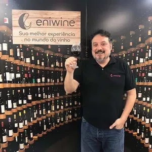 Eniwine: Lançamento de plataforma visionária 7 em 1 apresenta club e vitrine de vinhos