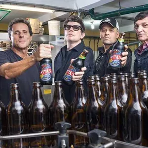 A Banda Titãs e a Cervejaria Colorado se aliam e lançam cerveja Rock N’ Roll